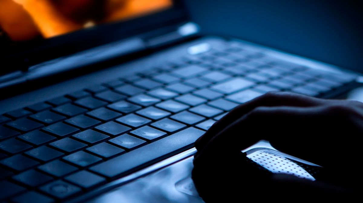 Na seznamce přistoupil na sexuální hrátky, ihned ho začali vydírat